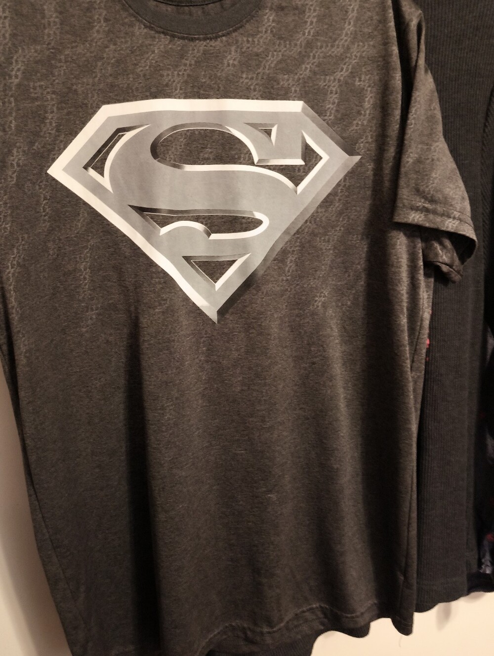 DC Comics Men's Short Sleeve Gray Superman Logo Tee